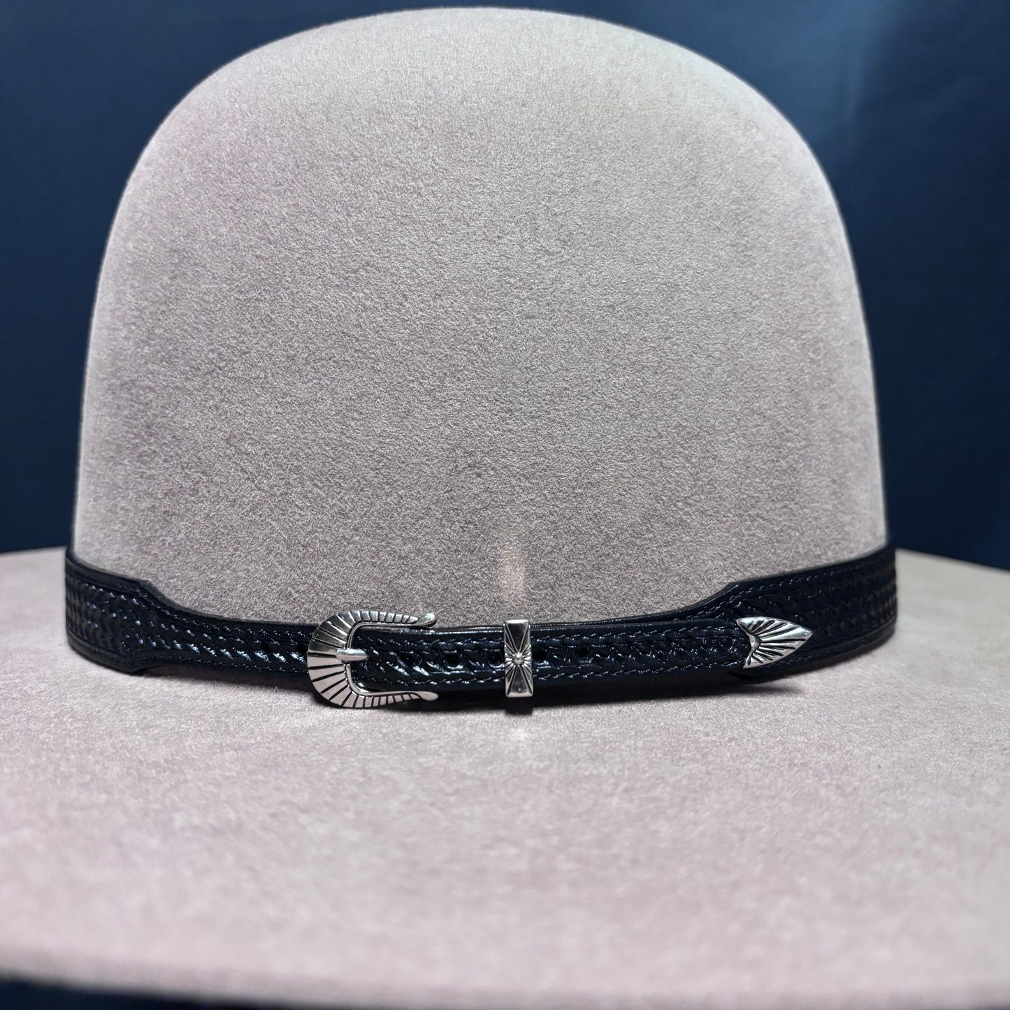 Austin Accent Leather: 1/2” Cross Weave