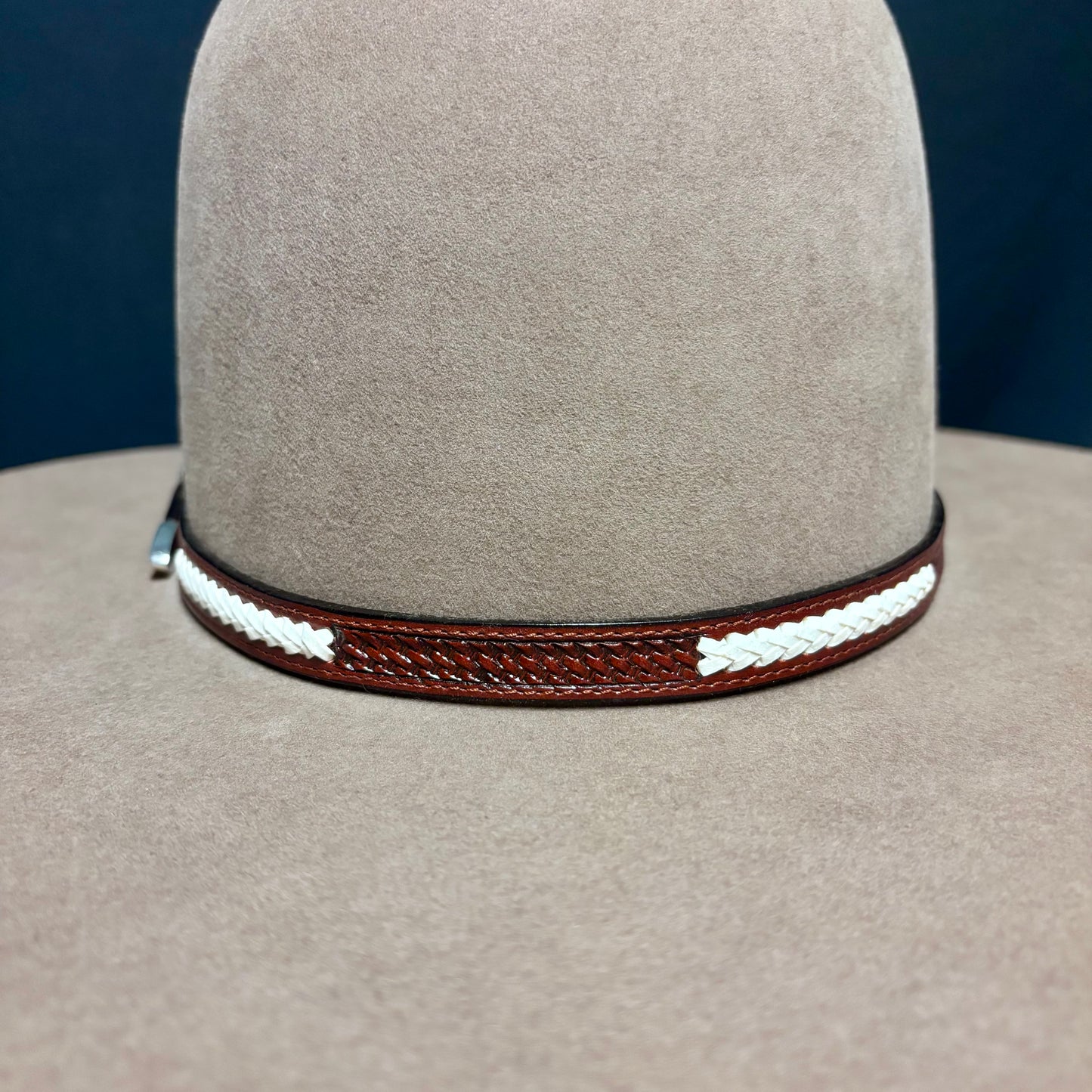 Austin Accent Leather: Cross Weave - White Braid