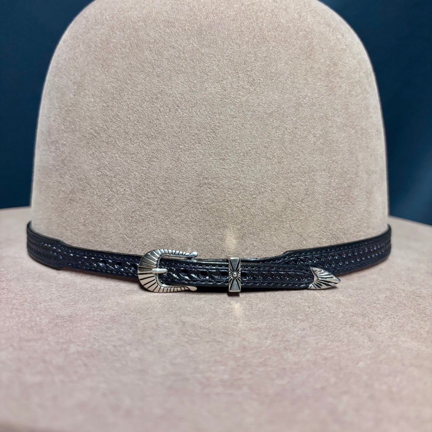 Austin Accent Leather: 1/4” Cross Weave