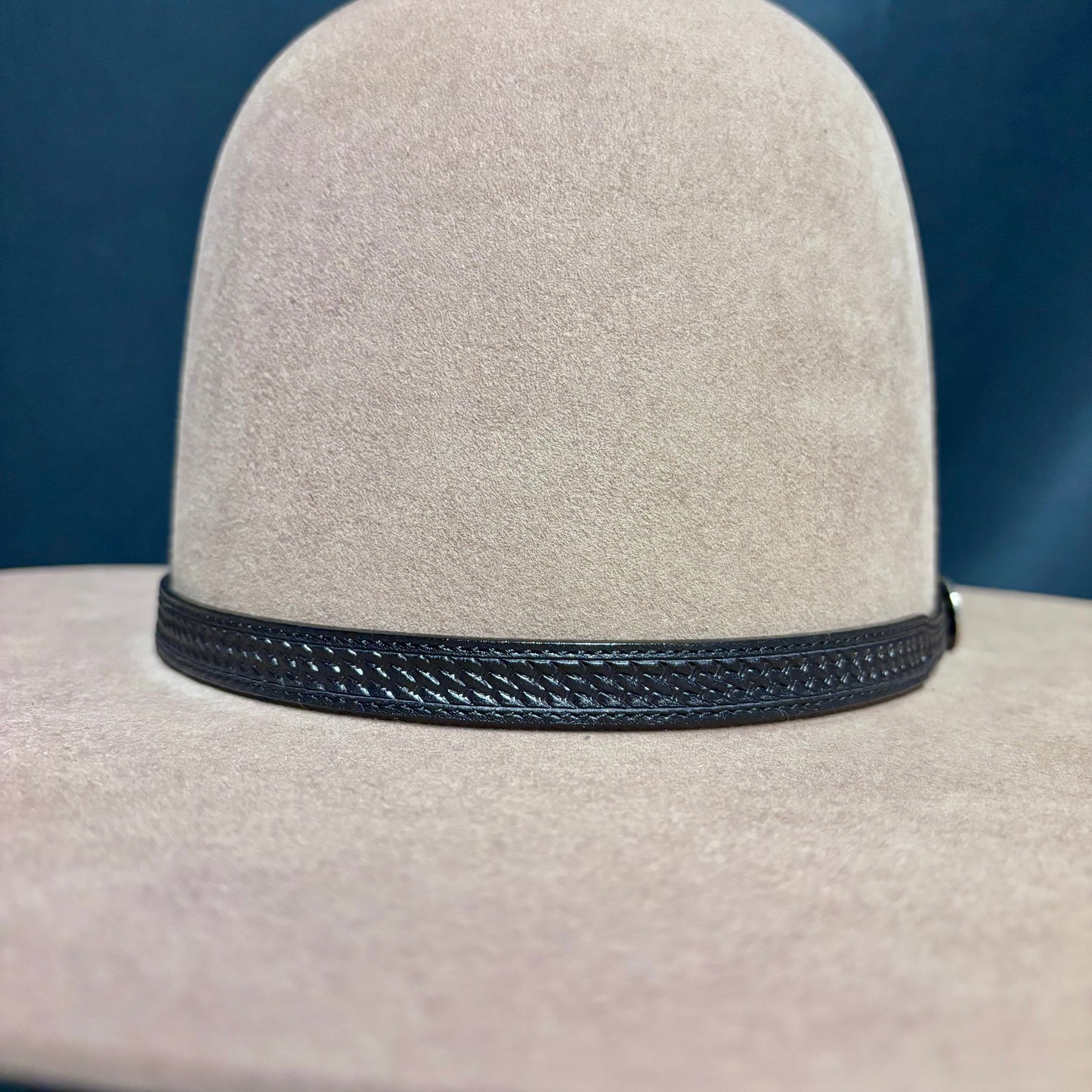 Austin Accent Leather: 1/4” Cross Weave