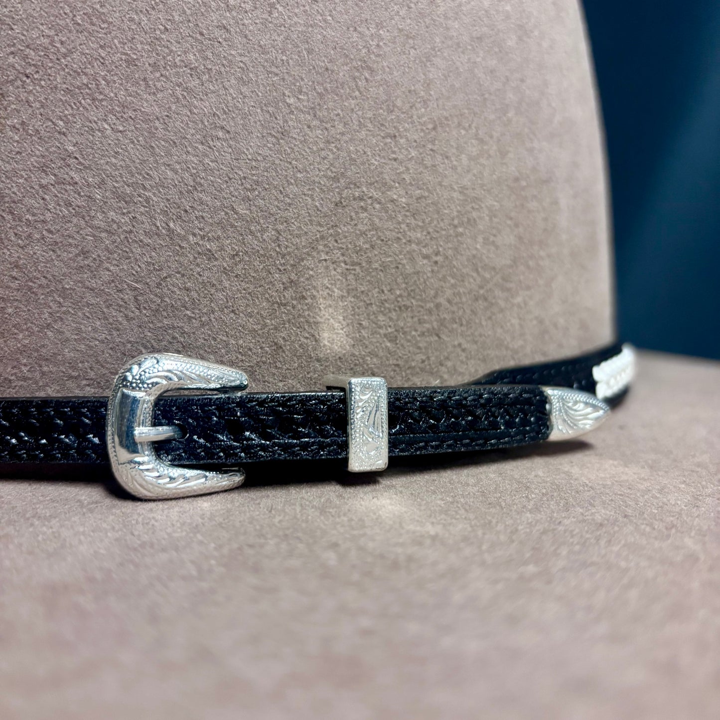 Austin Accent Leather: Cross Weave - White Braid