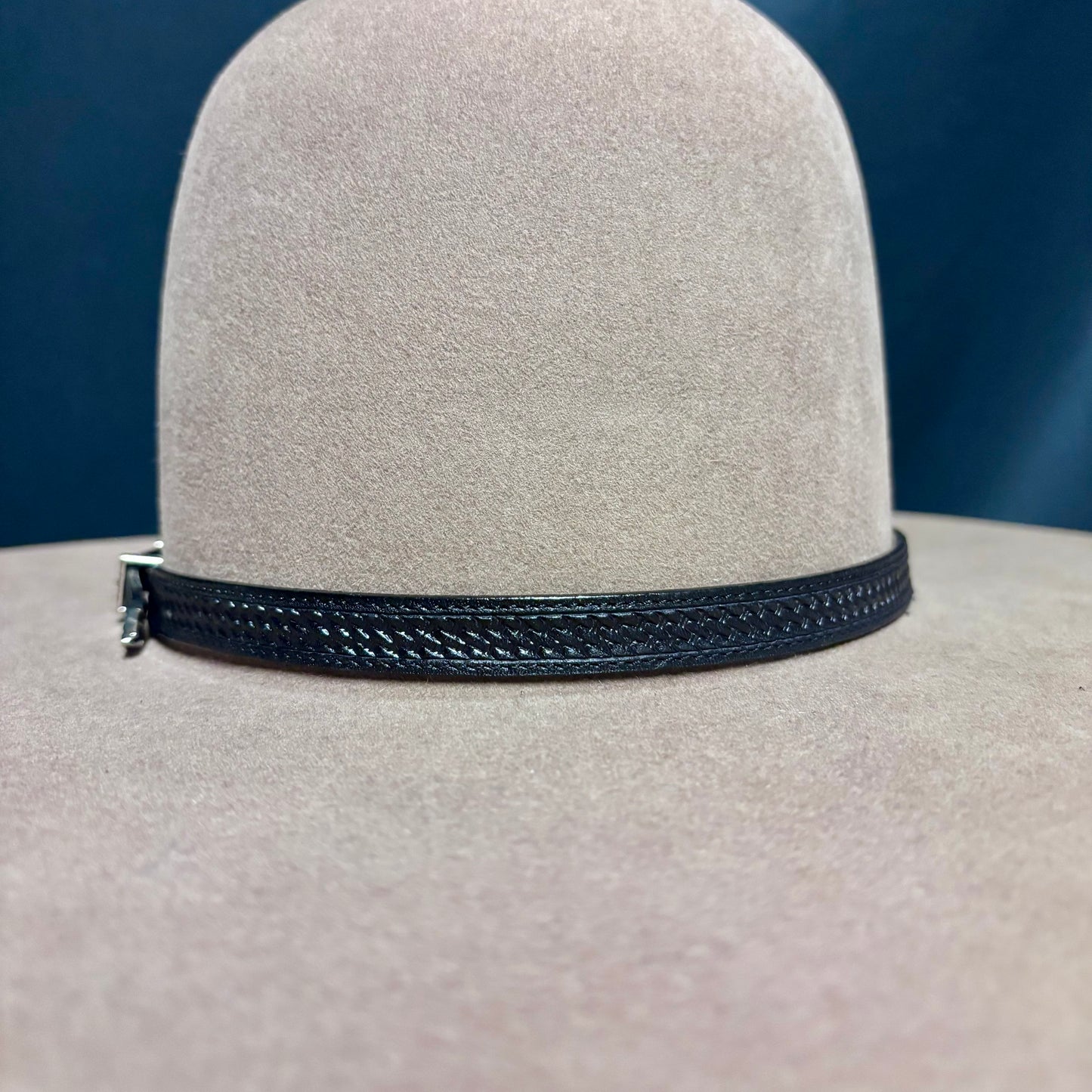 Austin Accent Leather: 1/4” Cross Weave