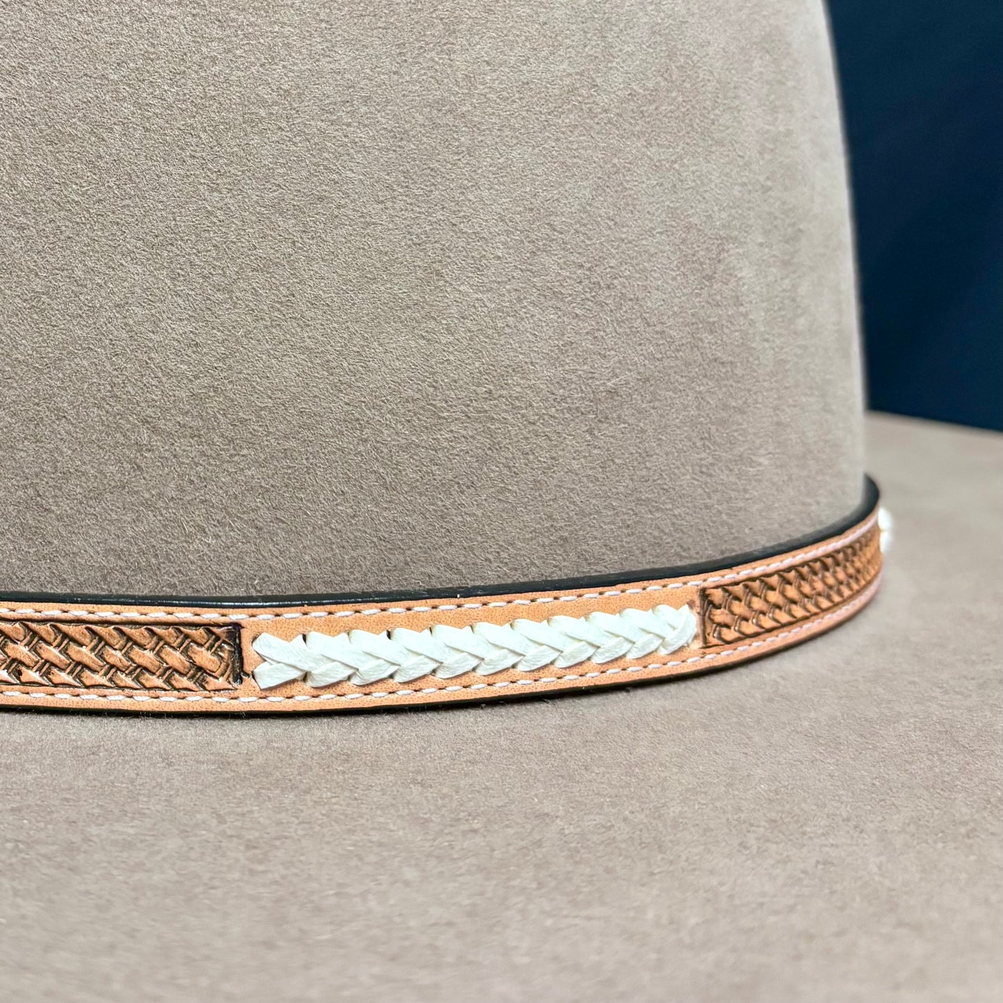 Austin Accent Leather: Cross Weave - White Braid