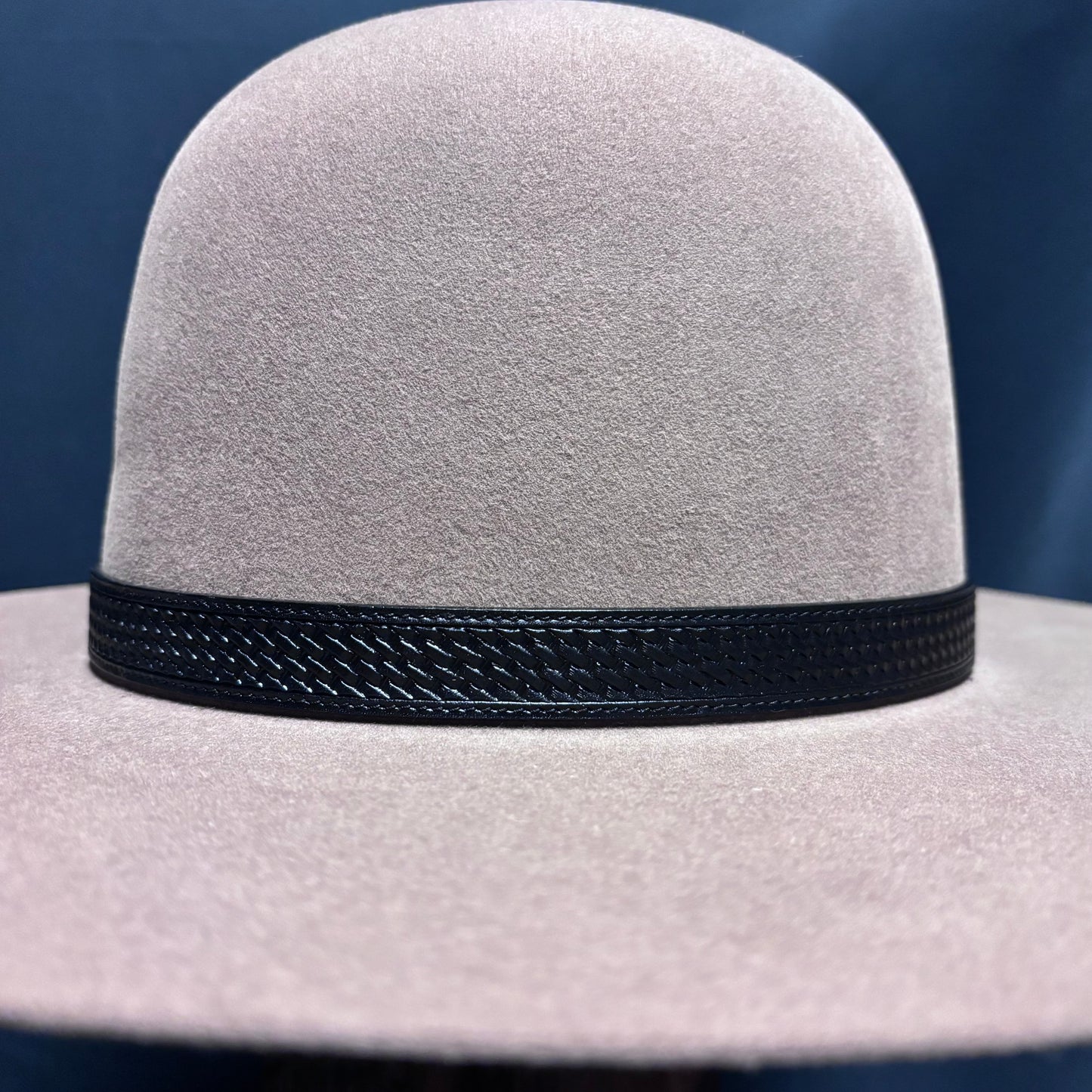 Austin Accent Leather: 1/2” Cross Weave
