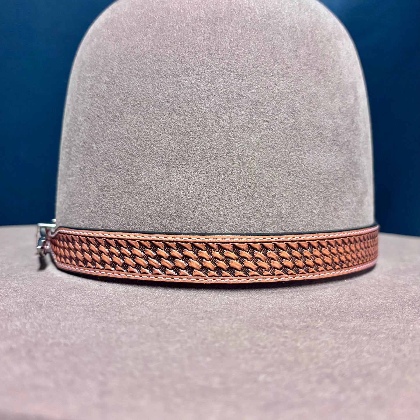 Austin Accent Leather: 1/2” Cross Weave