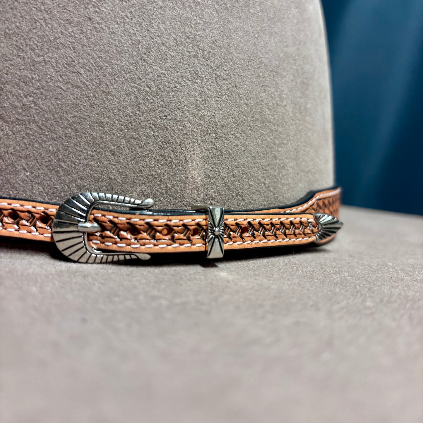 Austin Accent Leather: 1/2” Cross Weave