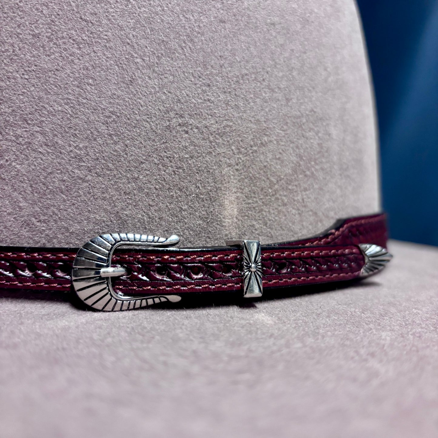 Austin Accent Leather: 1/2” Cross Weave