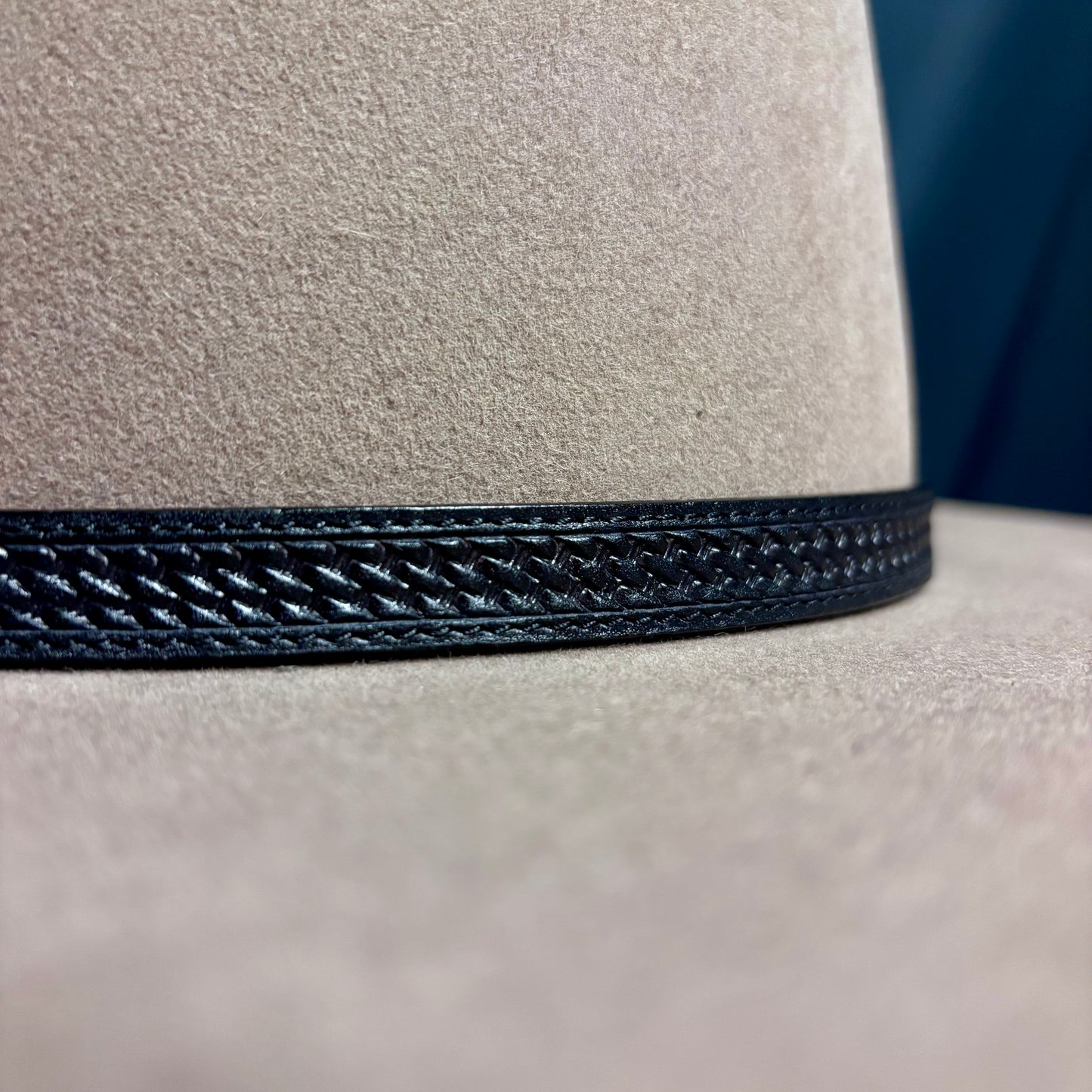 Austin Accent Leather: 1/4” Cross Weave